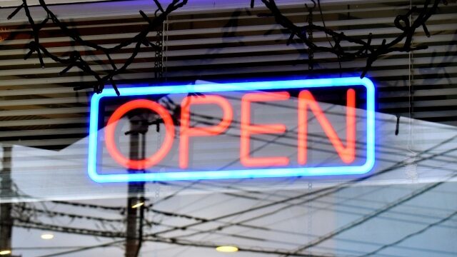 ネオン看板　OPEN